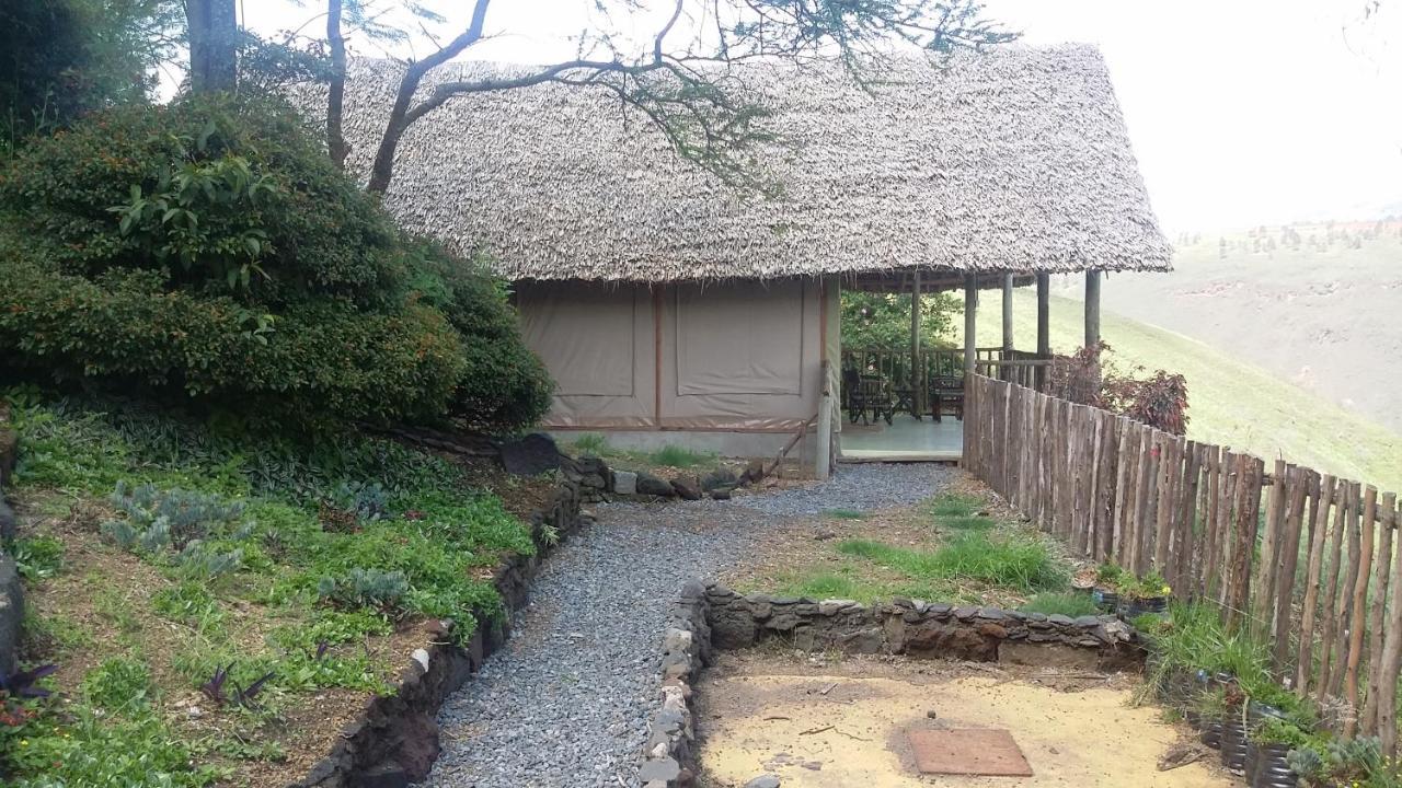 ナクル Maili Saba Campヴィラ エクステリア 写真