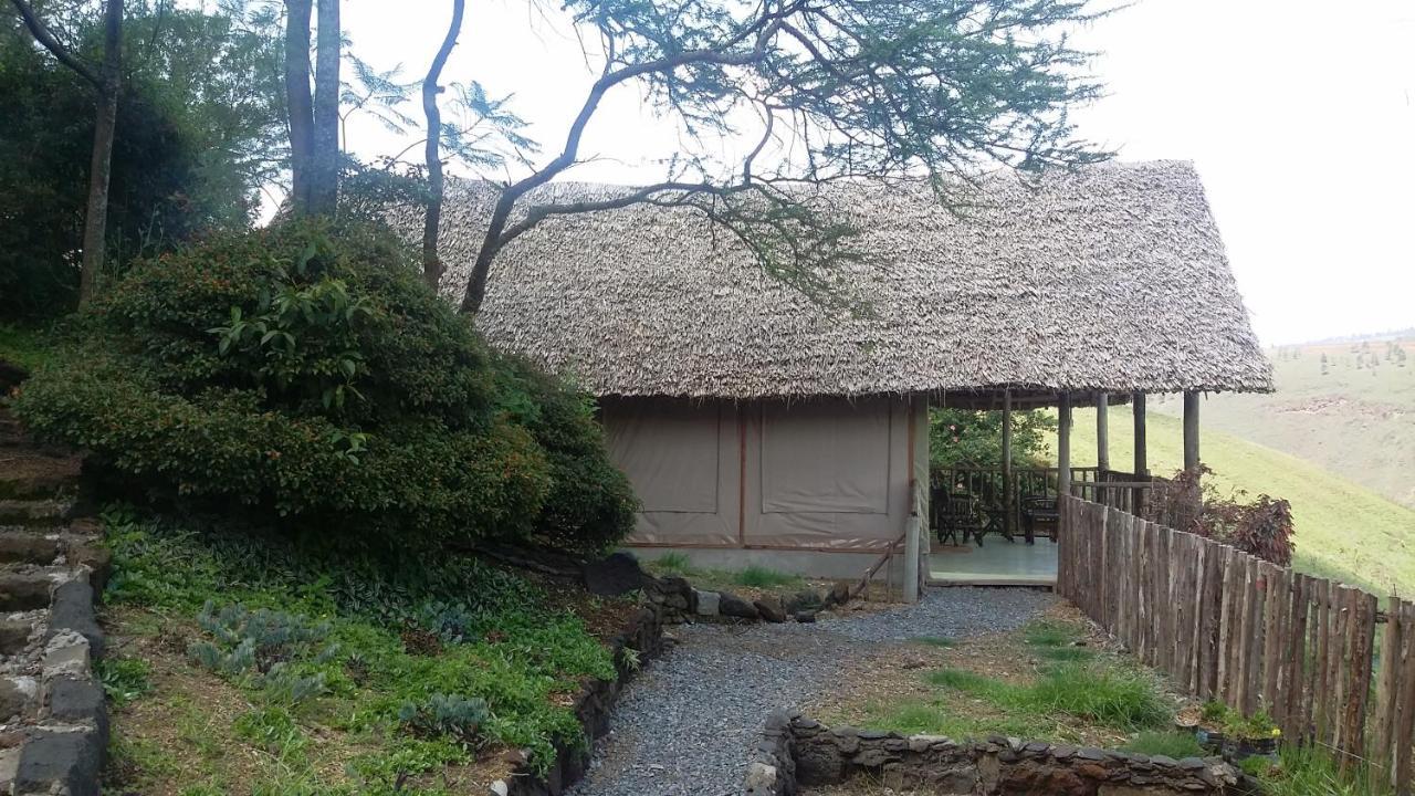 ナクル Maili Saba Campヴィラ エクステリア 写真